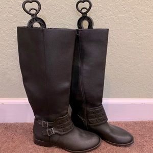 Black calf length boot by Simply Vera by Vera Wang